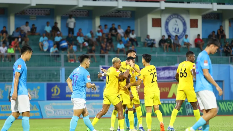 Không còn tinh thần tốt như đầu mùa, Khánh Hòa đã để thua dễ trước Quảng Nam. Ảnh: QUỲNH MAI