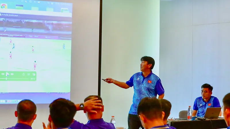 Thầy trò đội U16 Việt Nam chỉ có con đường phải thắng Myanmar thì mới đi tiếp vào bán kết
