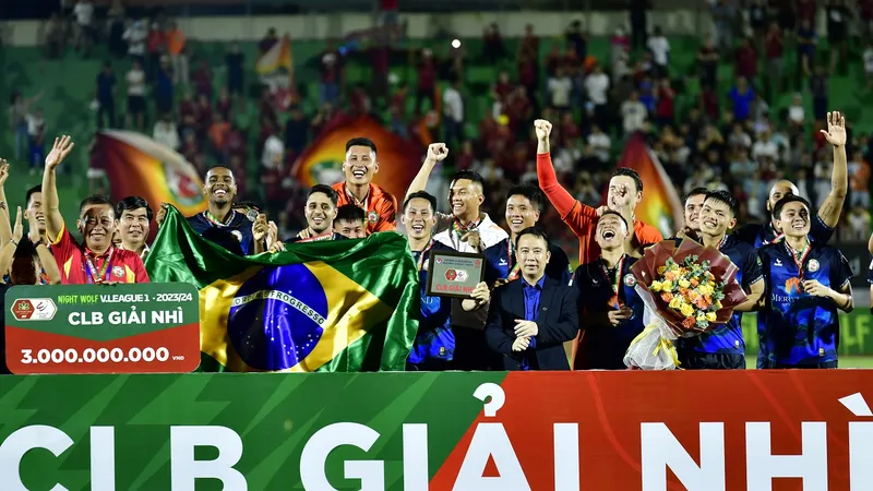 Bình Định lần đầu giành danh hiệu Á quân V-League