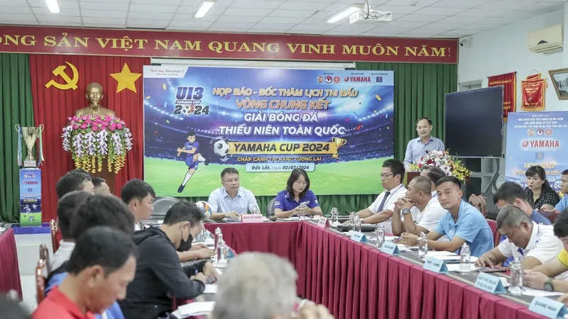 Tham dự giải năm nay có 16 đội, được chia vào 4 bảng vòng loại