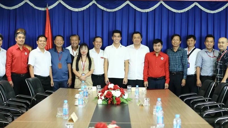 Tiến Linh cùng lãnh đạo Sở VH-TT&DL tỉnh Bình Dương, CLB Becamex Bình Dương... tại buổi họp