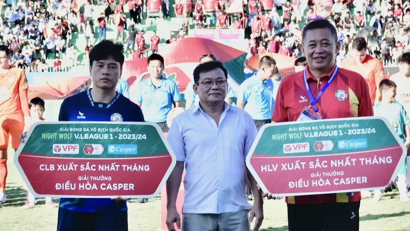HLV Bùi Đoàn Quang Huy nhận giải HLV xuất sắc tháng 6 V-League 2023-2024