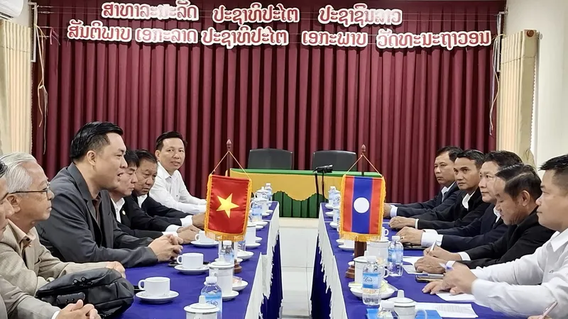 Đại biểu hai địa phương có buổi làm việc trao đổi, chia sẻ kinh nghiệm về công tác phát triển thể dục thể thao