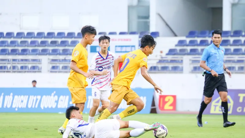 U17 Hà Nội nhọc nhằn vượt qua U17 SLNA để giành vé vào bán kết