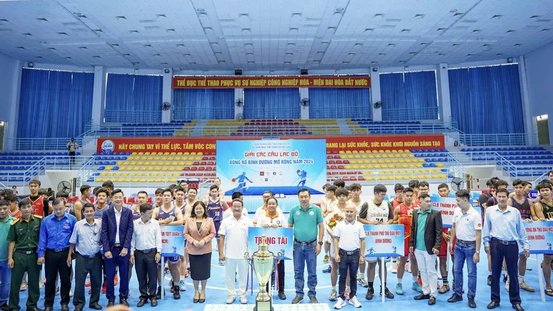 Tham dự giải năm nay có 8 đội đến từ TPHCM và Bình Dương