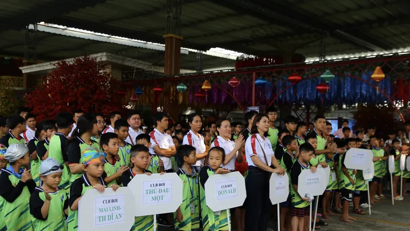 Đông đảo các CLB Bơi đến từ các huyện, thành phố, doanh nghiệp trên địa bàn tỉnh Bình Dương tham dự Giải