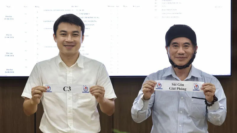 Tham dự giải năm nay có 13 đội được chia vào 4 bảng thi đấu
