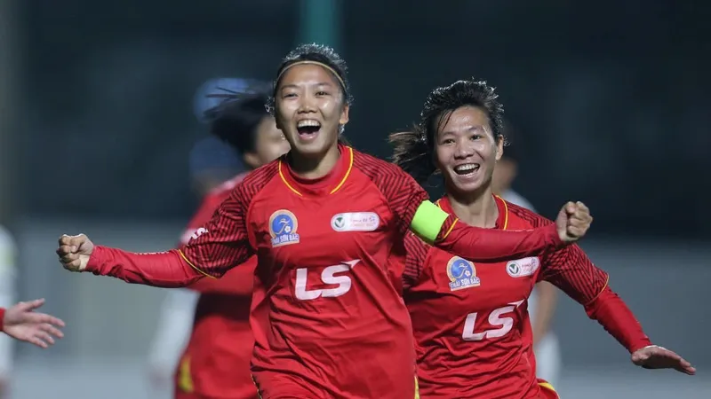 Huỳnh Như sẽ tái hợp cùng Thùy Trang trên hàng công đội TPHCM tại đấu trường AFC Champions League 2024-2025. Ảnh: FBNV