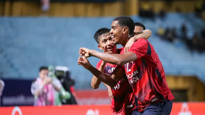 Văn Đức và Alan, tác giả hai bàn thắng cho CLB CAHN vào lưới Buriram United