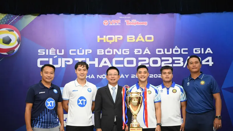 HLV và đại diện cầu thủ hai đội tại buổi họp ngày 26-8