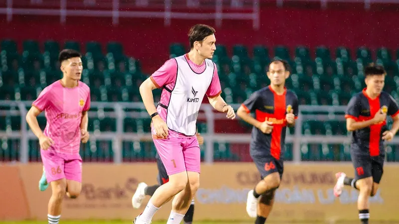 Đặng Văn Lâm chính thức khoác áo Thanh niên TPHCM. Ảnh: TRANG BÙI