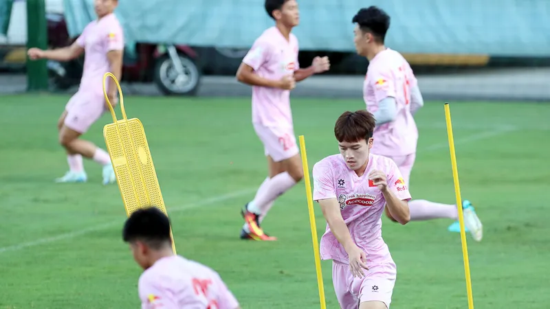Hoàng Đức và các tuyển thủ Việt Nam đang hưng phấn chờ đợi cuộc so tài với đội tuyển Nga