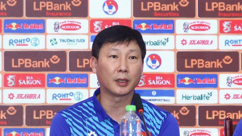 HLV Kim Sang-sik sẽ trao cơ hội ra sân cho nhiều cầu thủ trẻ