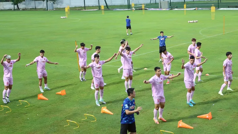 Đội tuyển Việt Nam trên sân tập chiều 8-9. Ảnh: ĐOÀN NHẬT