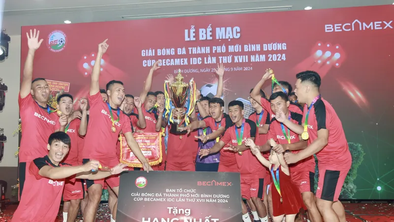 Bamboo FC vô địch sau chiến thắng nghẹt thở ở loạt sút luân lưu 11m. Ảnh: DŨNG PHƯƠNG