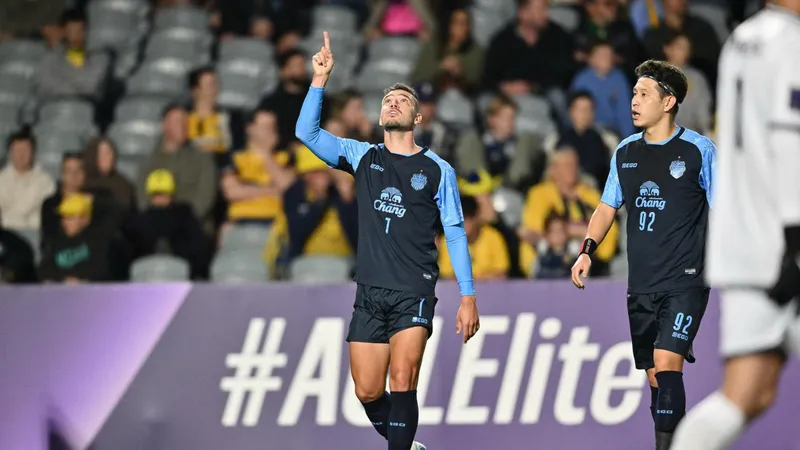 Buriram United gây bất ngờ khi thắng 2-1 ngay trên sân Central Coast Mariners. Ảnh: Bangkok Post