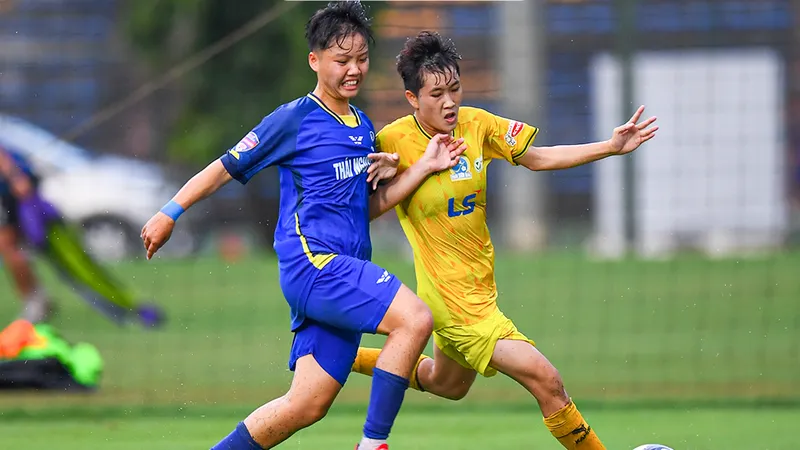 U19 TPHCM (áo vàng) trắng tay trong cuộc so tài với Thái Nguyên T&T