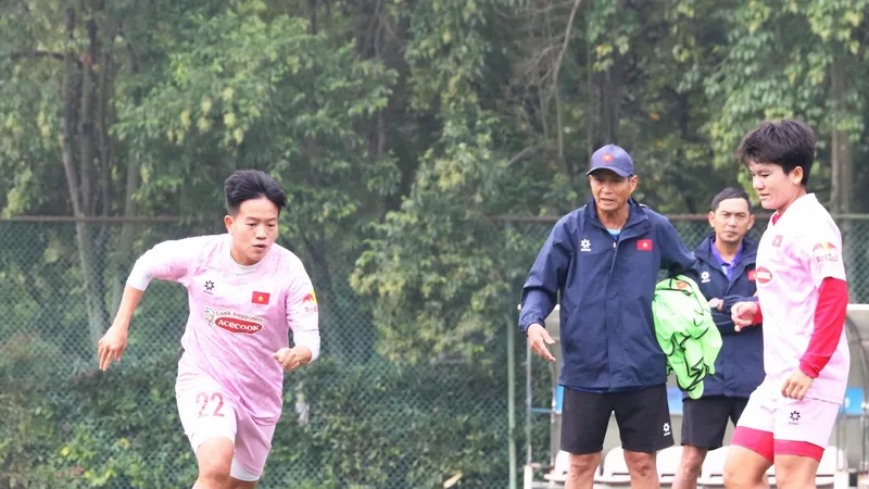 Đội tuyển nữ Việt Nam tích cực tập luyện trước cuộc so tài cùng đội tuyển Trung Quốc