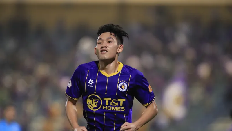 Niềm vui của Hai Long sau bàn mở tỷ số cho Hà Nội FC. Ảnh: MINH HOÀNG