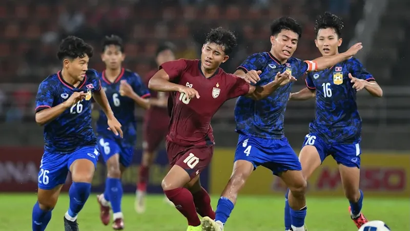 Đội tuyển Lào (áo xanh) vừa có trận hòa trước Thái Lan. Ảnh: Getty