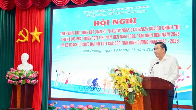 Ông Cao Văn Chóng – Phó Giám đốc Sở Văn hóa, Thể thao và Du lịch tỉnh Bình Dương chủ trì, phát biểu khai mạc hội nghị 