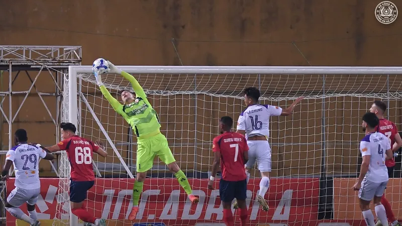 Nguyễn Filip đang là thủ môn số 1 của CLB CAHN. 