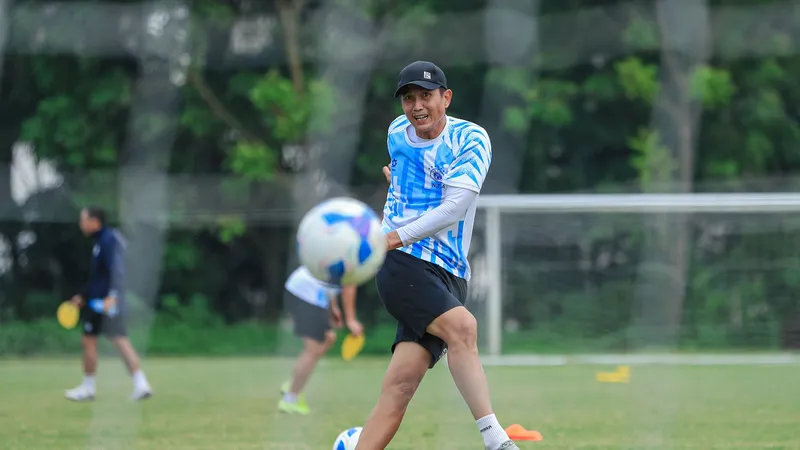 Hà Nội FC bất ngờ chia tay trợ lý HLV Nguyễn Thế Anh