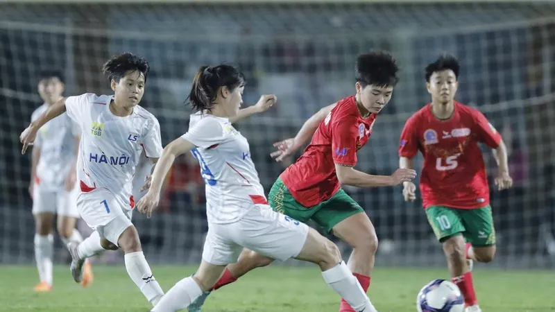 Thi đấu lấn lướt hơn, nhưng Tuyết Ngân cùng các đồng đội không thể giành trọn 3 điểm trước Hà Nội I.