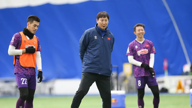HLV Kim Sang-sik, một trong 3 nhà cầm quân người Hàn Quốc đấu trí tại ASEAN Cup 2024