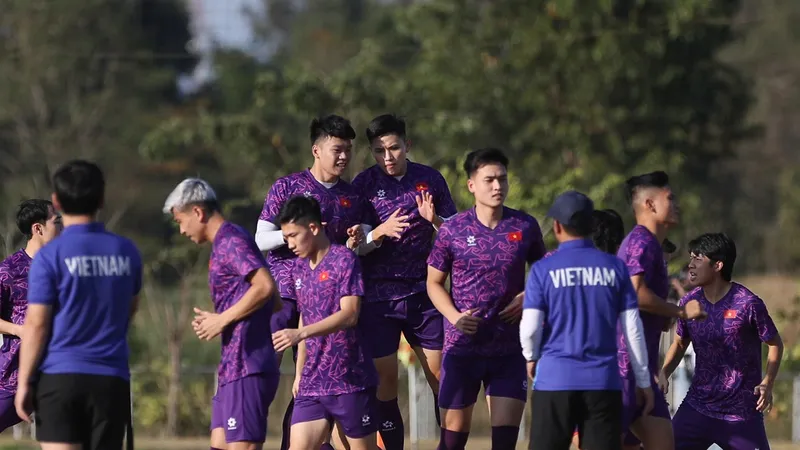 Đội tuyển Việt Nam tích cực chuẩn bị cho trận ra quân. Ảnh: ĐOÀN NHẬT