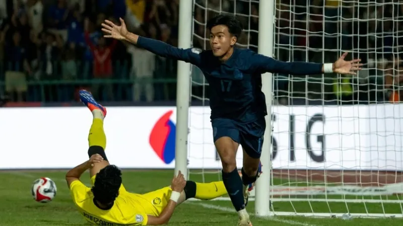 Campuchia đánh rơi chiến thắng trong cuộc so tài với Malaysia. Ảnh: ASEAN Cup