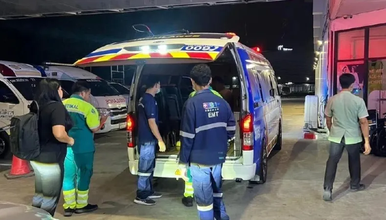 CD0V đội Malaysia được đưa đến bệnh viện sau va chạm. Ảnh: Facebook của Madam Pang
