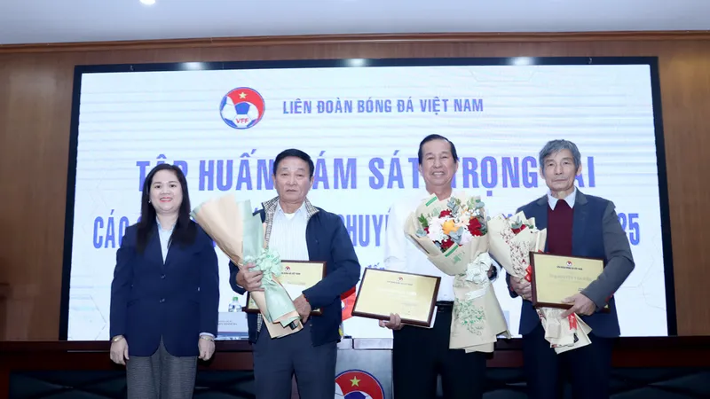 Lớp tập huấn cũng chia tay 3 giám sát trọng tài gồm: Nguyễn Tấn Hiền, Phạm Chu Thiện, Phạm Phú Hùng.