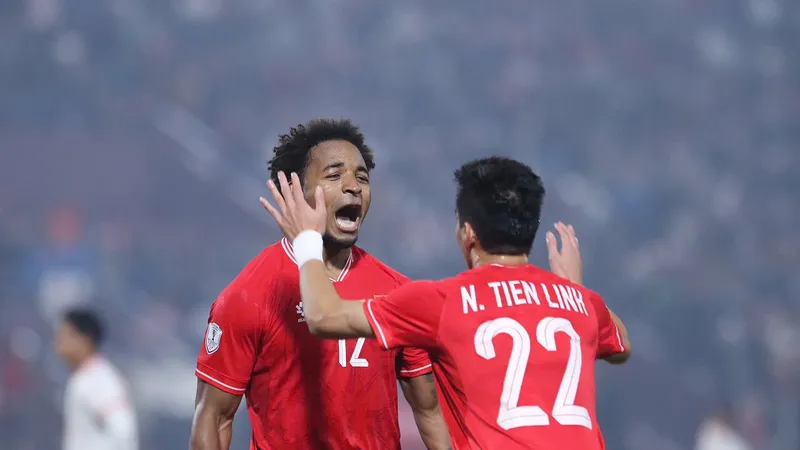 Xuân Son và Tiến Linh, họng "súng 2 nòng" của HLV Kim Sang-sik