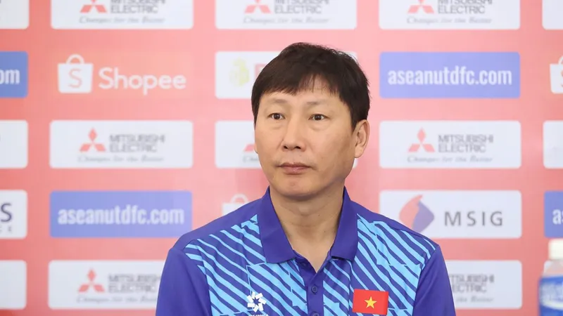 HLV Kim Sang-sik cùng các học trò tự tin hướng đến chiến thắng trên sân khách ở trận bán kết lượt đi