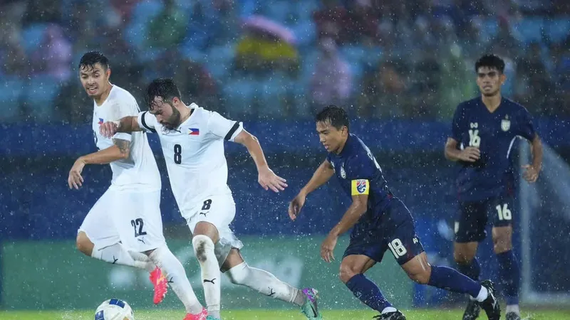 Cuộc đọ sức mới đây giữa Philippines và Thái Lan tại King's Cup 2024. Ảnh: FAT