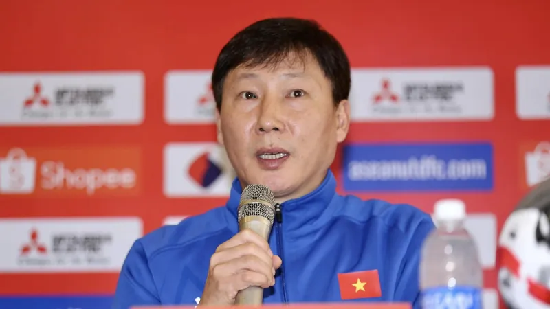 HLV Kim Sang-sik cùng các học trò hướng đến danh hiệu vô địch ASEAN Cup 2024