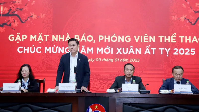 Phó chủ tịch VFF, ông Trần Anh Tú chia sẻ tại buổi lễ 