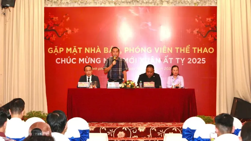 Phó chủ tịch VFF, Nguyễn Xuân Vũ phát biểu tại buổi gặp gỡ