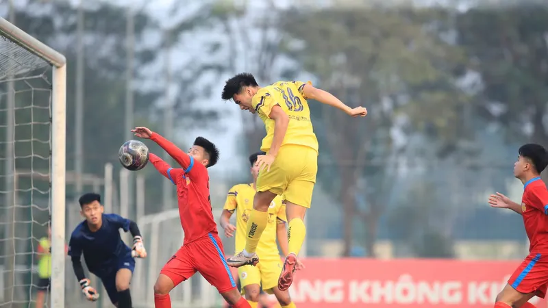 Trận U19 Luxuxy Hạ Long thua U19 Hà Nội 0-8