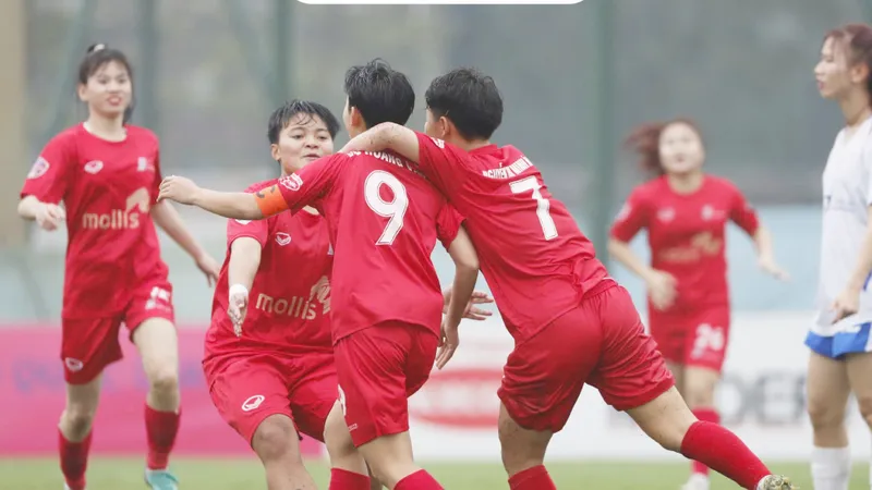 Niềm vui của các cô gái Hà Nam sau bàn thắng vào lưới Thái Nguyên T&T
