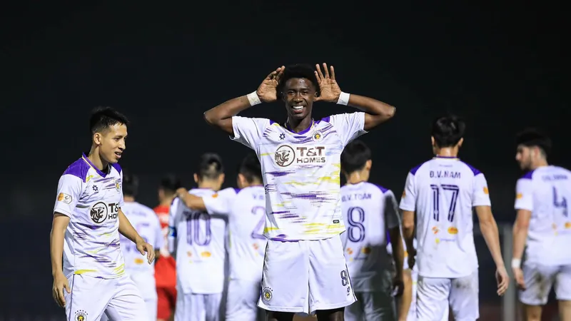 Joao Pedro ghi bàn gỡ hòa cho Hà Nội FC
