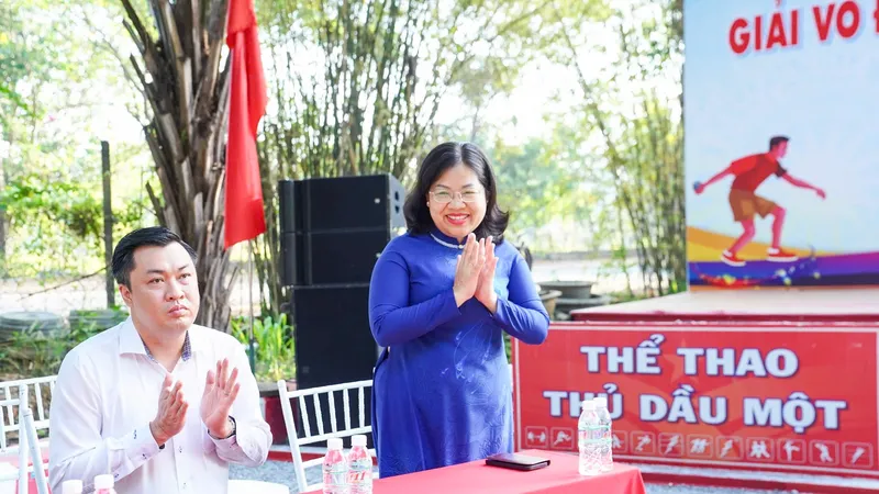 Bà Nguyễn Trường Nhật Phượng, Phó Chủ tịch HĐND tỉnh Bình Dương đến dự Lễ khai mạc giải