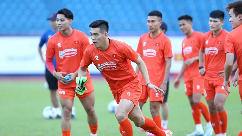 Tiến Linh đã tập luyện cùng toàn đội vào chiều 15-3.