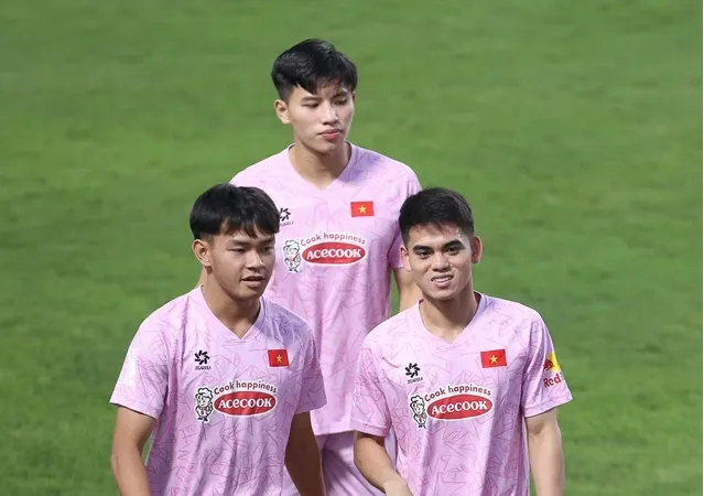 Nhiều gương mặt trẻ chưa có cơ hội thể hiện trong trận gặp Campuchia.