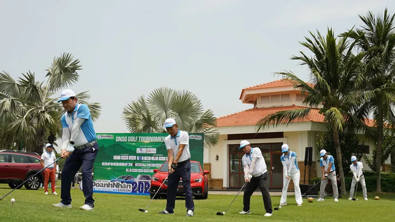 Giải năm nay có 144 golfer tham dự gồm các doanh nhân, CEO, nhà lãnh đạo và các khách mời đặc biệt.