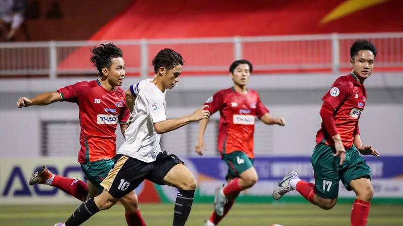 Với lối chơi chặt chẽ, ĐH Lào đã thắng đội chủ nhà ĐH Tôn Đức Thắng ở trận quyết định tấm vé vào bán kết.