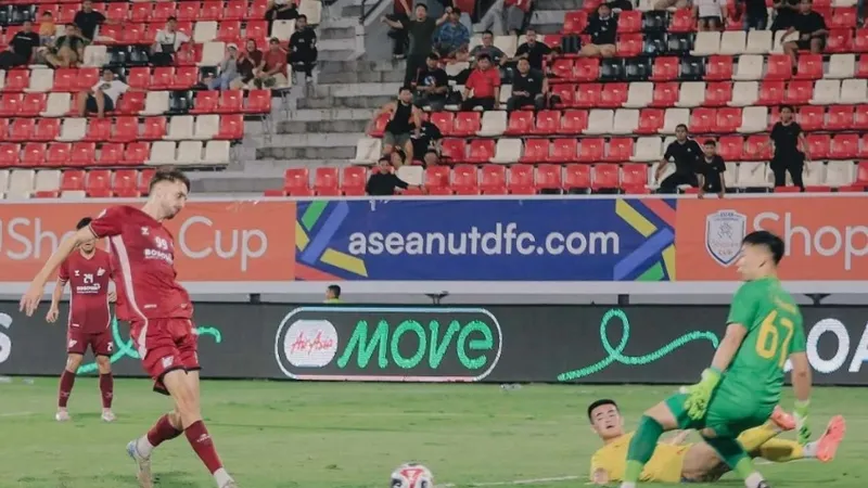 PSM Makassar thắng đậm Thanh Hóa 3-0 ở vòng bảng để giành vé vào bán kết
