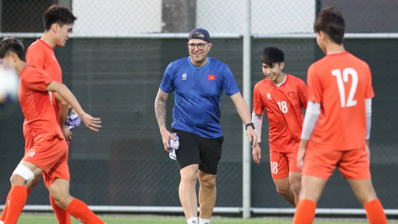 Thầy trò đội tuyển U17 Việt Nam hoàn tất cú chạy đà với 2 trận thắng trước U17 Oman.