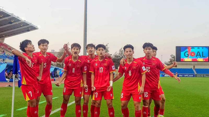 U17 Việt Nam khởi đầu trận đấu rất tốt và có bàn mở tỷ số từ giữa hiệp 1.